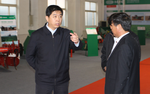 原樂陵市市長鄂宏達來我公司觀察指點